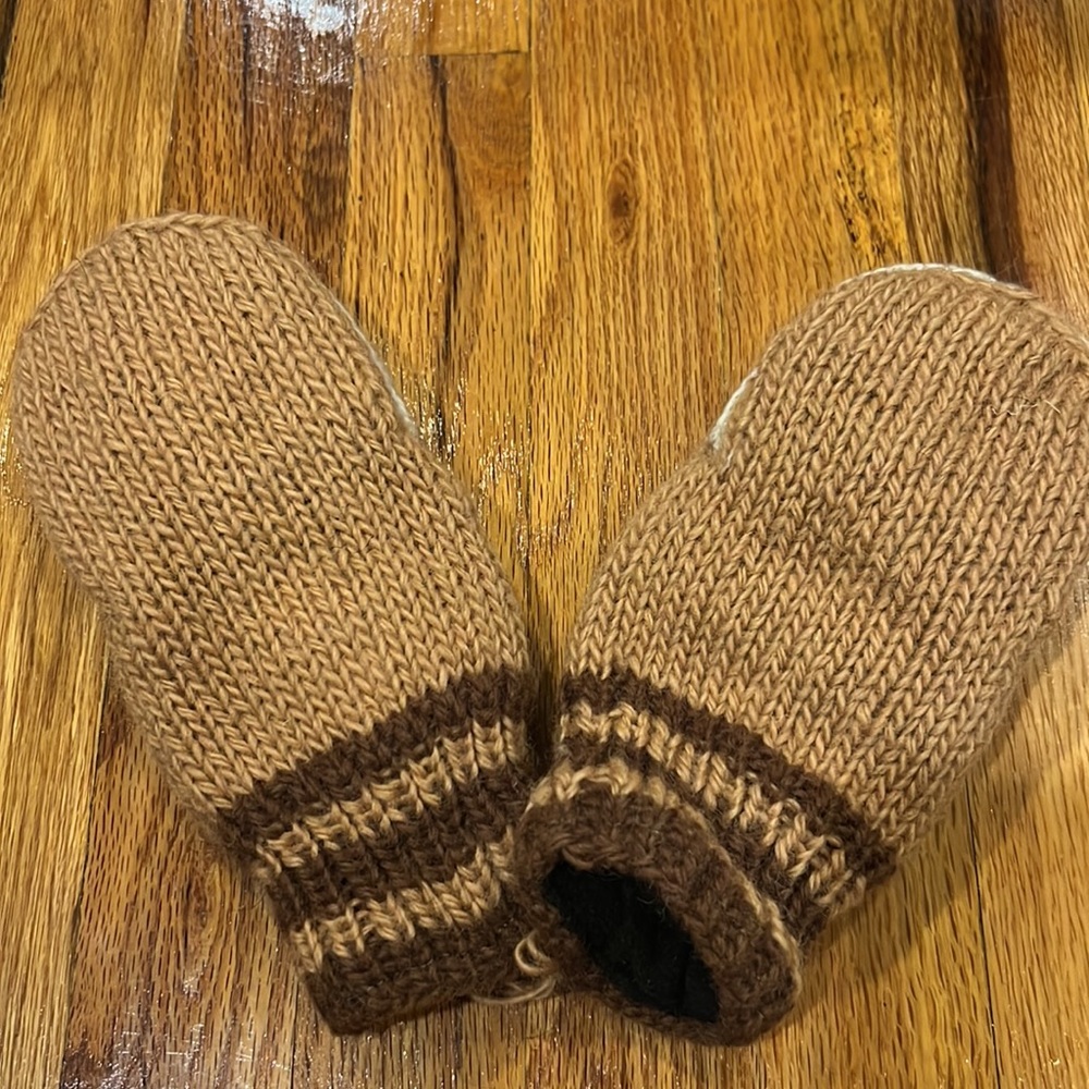 Mittens - Picture 2 of 4